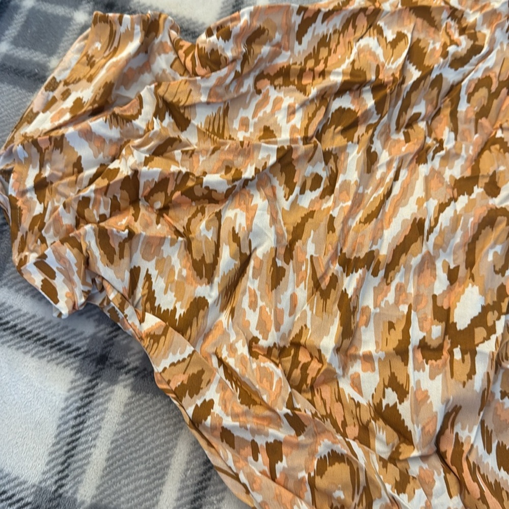 Patterned Romper V Neck With Button - image 4